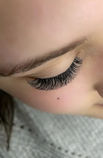 Klaudia Przybyła szkolenia stylizacja rzęs Kalisz